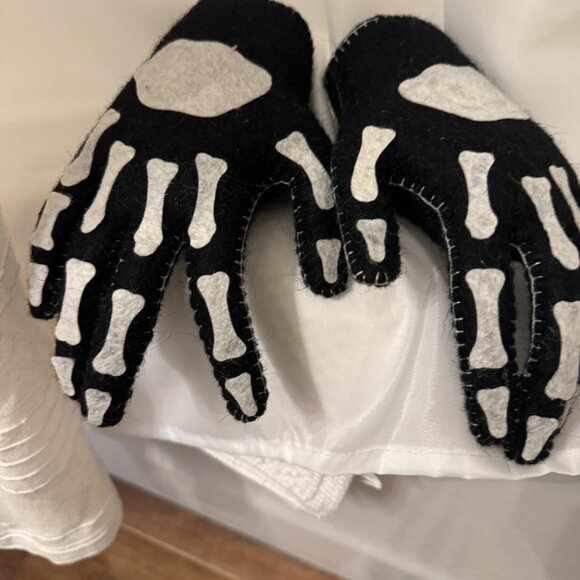 BROOMSTICK SET OF 2 CREEPY BLK/WHITE GHOST HANDS NEW - Picture 4 of 4